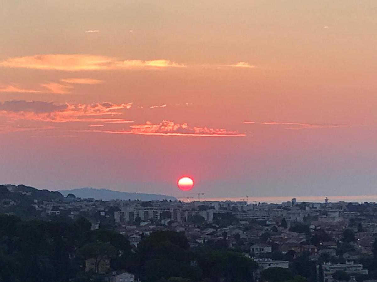 Bed & Breakfast Les Hauts De Cagnes Vue Mer Et Montagne Apartment ภายนอก รูปภาพ